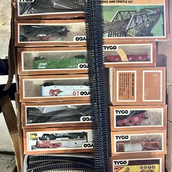 HO complete train set. Never used. Tyco. Make offer