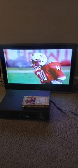 VCR VHS Home Video Tape Player With Cables Works Well