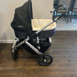 Uppa Baby Vista Bassinet + Base