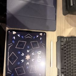 iPad Pro 12.9 Inch 256 GB (2022) W/ Apple Pencil