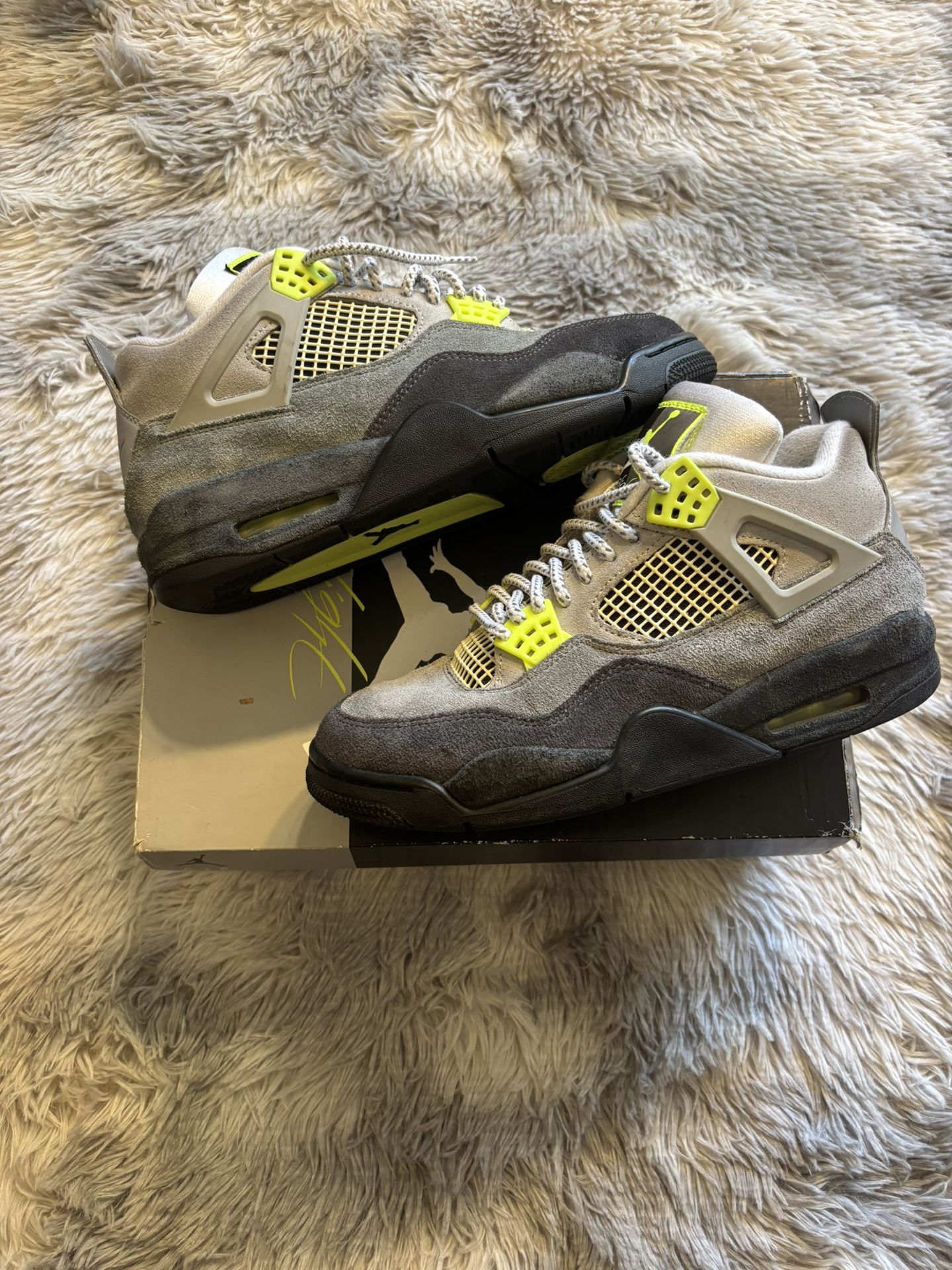 Jordan 4 Neon