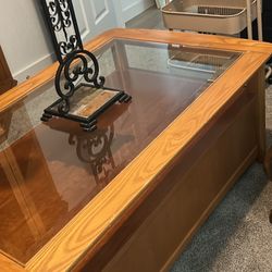 Riverside oak and glass coffee table with 2 drawers perfect condition