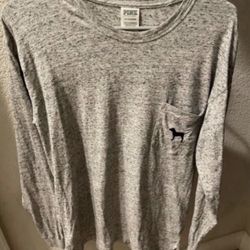 VICTORIAS SECRET SMALL CAMPUS LONG SLEEVE TEE 