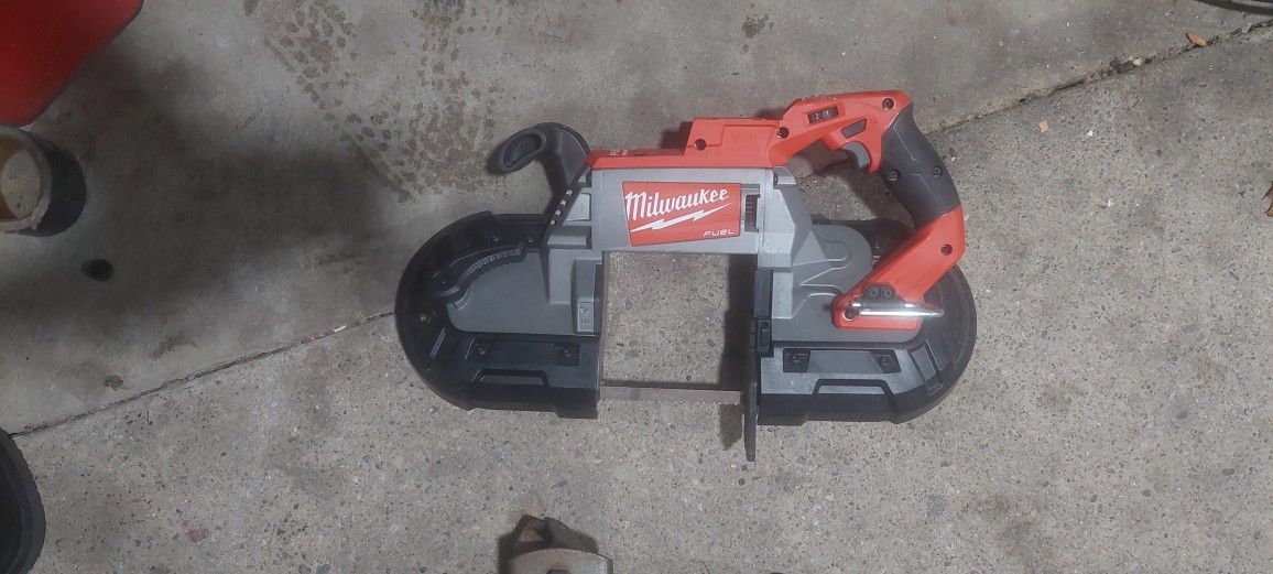 Band Saw Deep Cut Milwaukee 