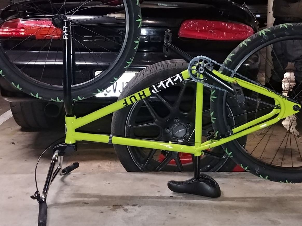 Cult X Huf 26 Happy 420