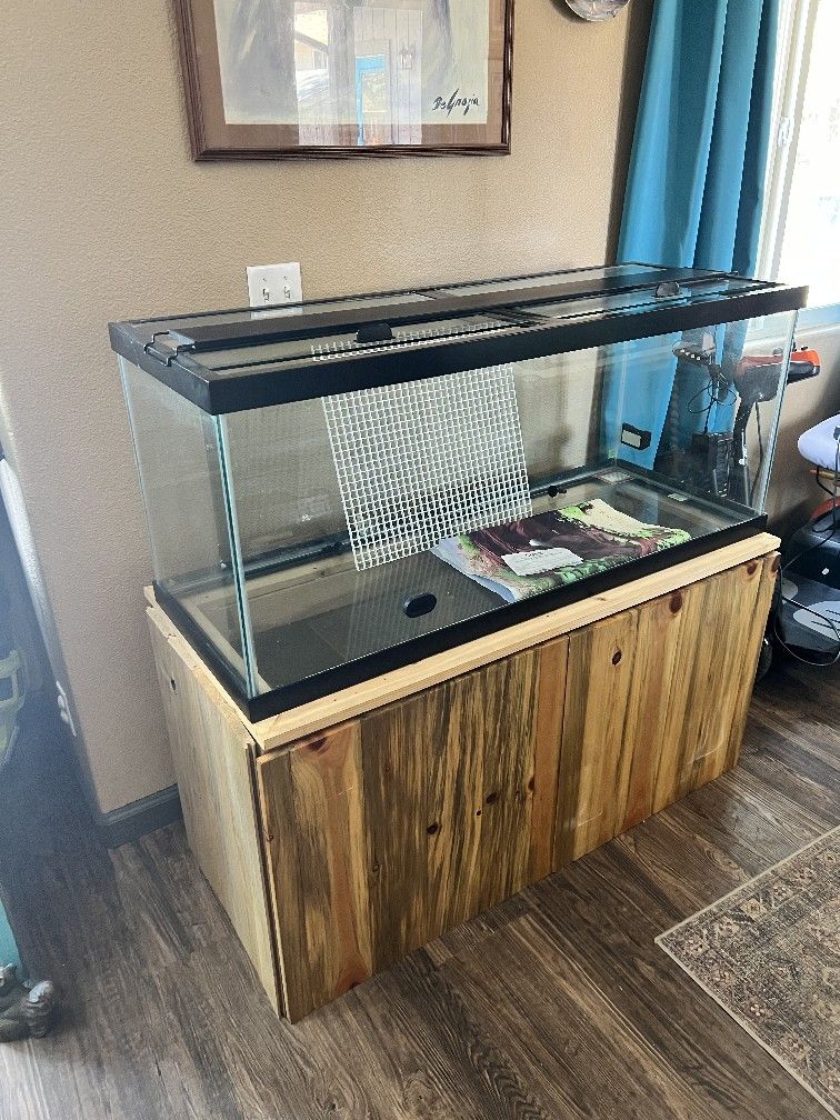 75 Gallon Tank With Wooden Stand And Huggle Light