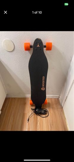 BOOSTED 2ND GEN Dual-Electric Skateboard With Charger.