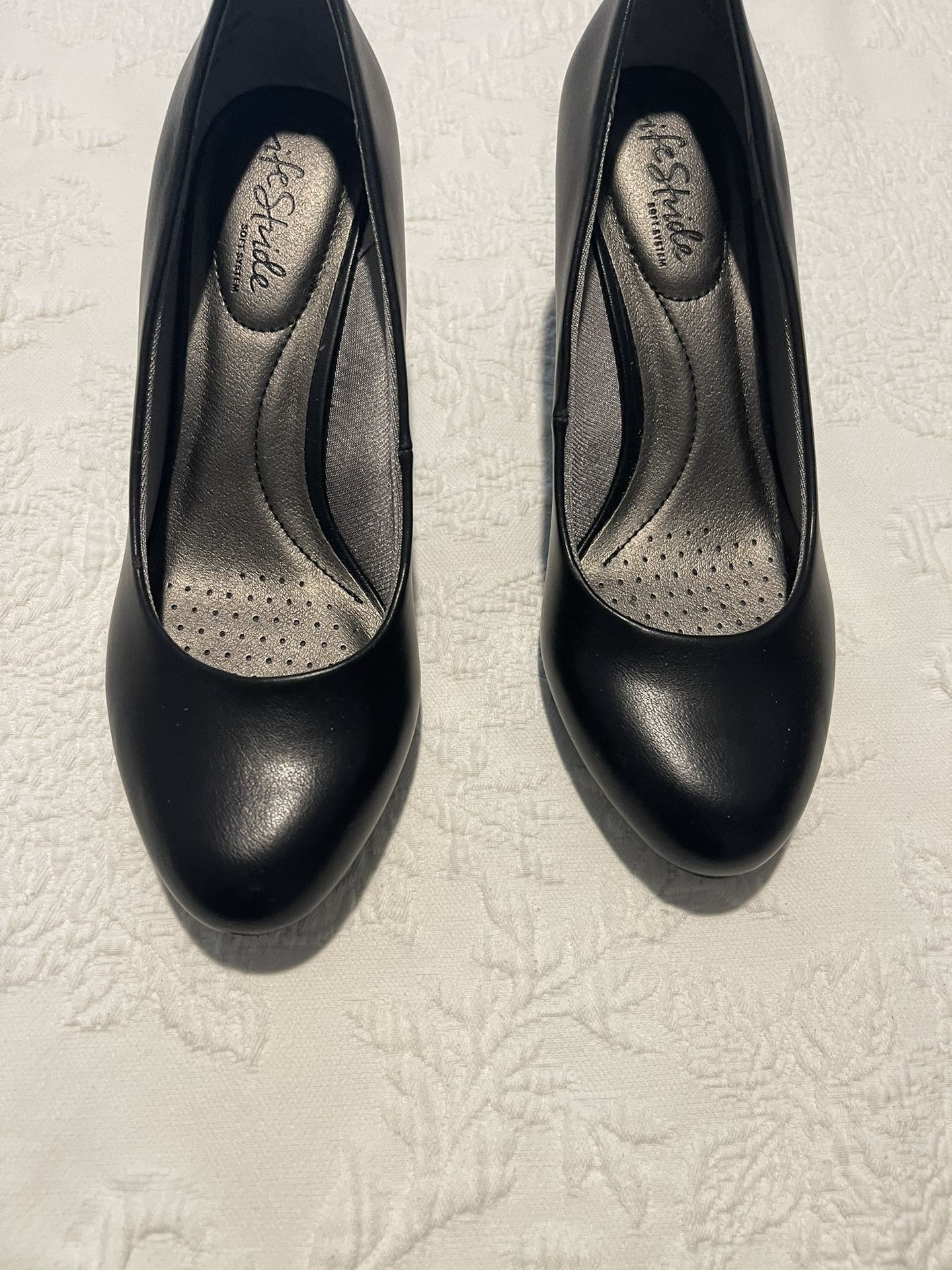 Life Stride Size 6.5 Black Faux Leather 2.5” Heels