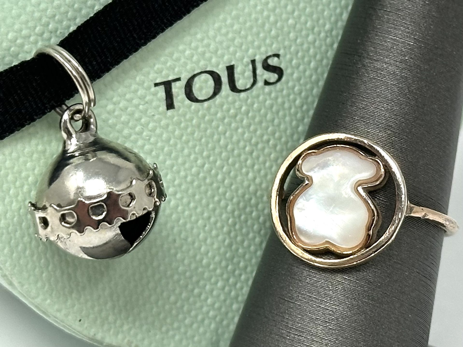 TOUS Rose Vermeil Silver Camille with Mother of Pearl Bear Motif Ring - Size 7.5