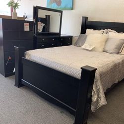 SPECIAL] Mirlotown Poster Bedroom Set