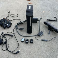 Xbox 360 With Two Controllers And Kinect