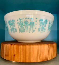 Pyrex “Amish” Butterprint Lady on the Left HARD TO FIND