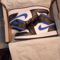 Jordan 1's Mid Blk-wht-blk