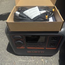Bluetti 1000-Watt Continuous/2000W Peak Output Power Station AC70P Push Button Start