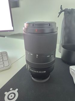 Sony FE 70-300 f/4.5-5.6 G OSS camera lens