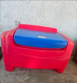 Toy storage chest