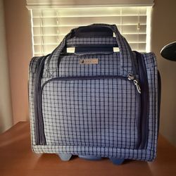 Price dropped. -Stylish and durable London Fog rolling travel bag, 