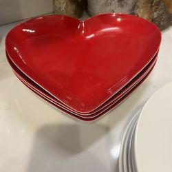 Set a four melamine heart-shaped snack plates