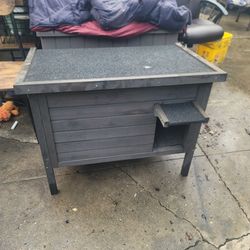 Small dog house or cat house