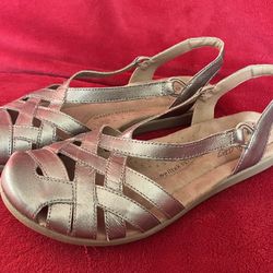 EARTH ORIGINS NELLIE LEATHER WOMENS Size 11 GOLD METALLIC SLINGBACK SANDALS ‼️ NEW - NO BOX ‼️ STORE CLOSING ‼️