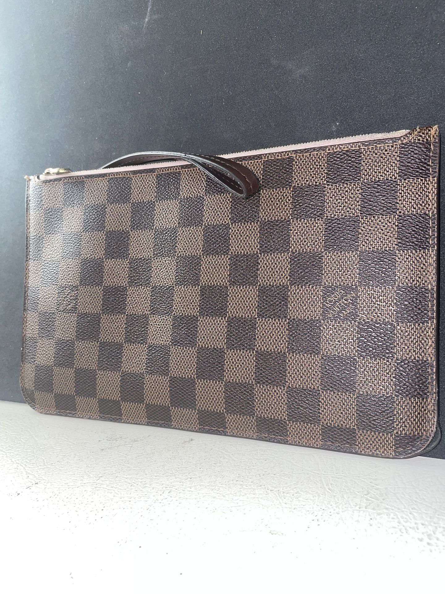Louis Vuitton Wristlet for Sale in Bolingbrook, IL - OfferUp