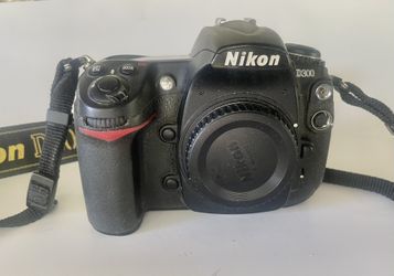 ** Nikon D90  Digital DSLR Camera  Body ** 