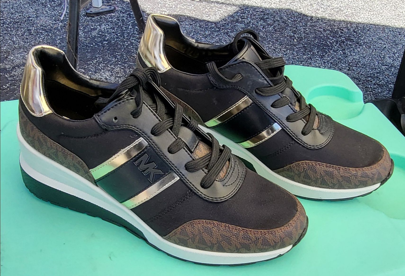 Michael Kors Women’s Fashion Sneakers!