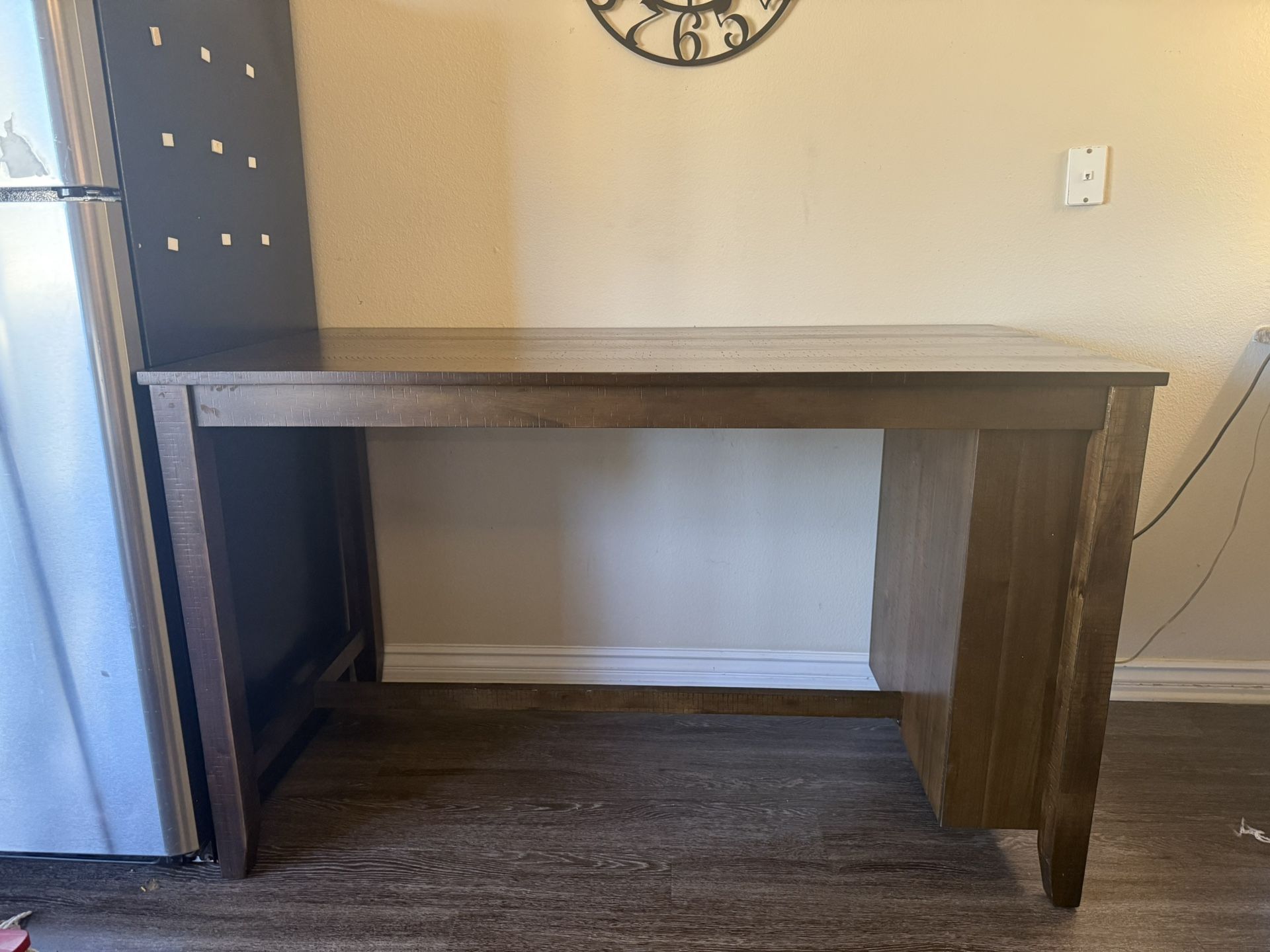 High Top Dinning Table / 4 Stools