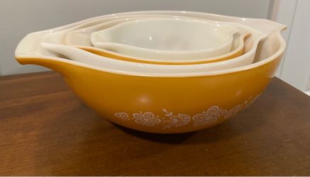 Vintage Pyrex 4 Bowl set Butterfly Gold Cinderella.  Great Set!
