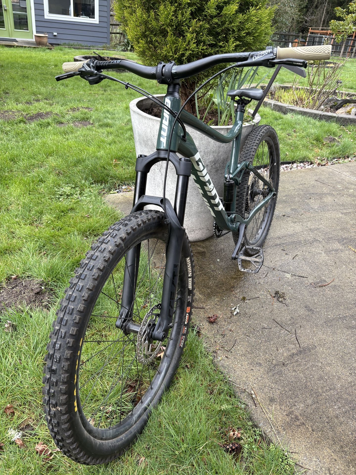 Full Suspension Mountain Bike 