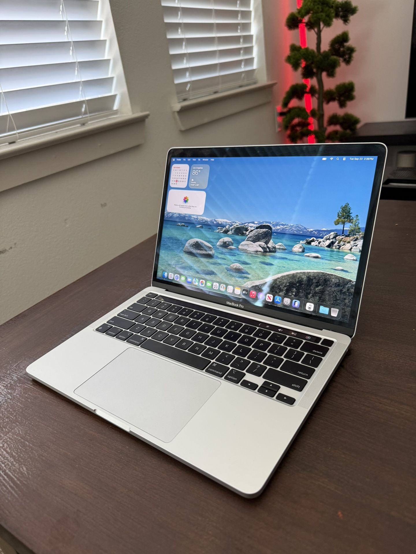 2022 MacBook Pro M2 8GB RAM 256GB SSD