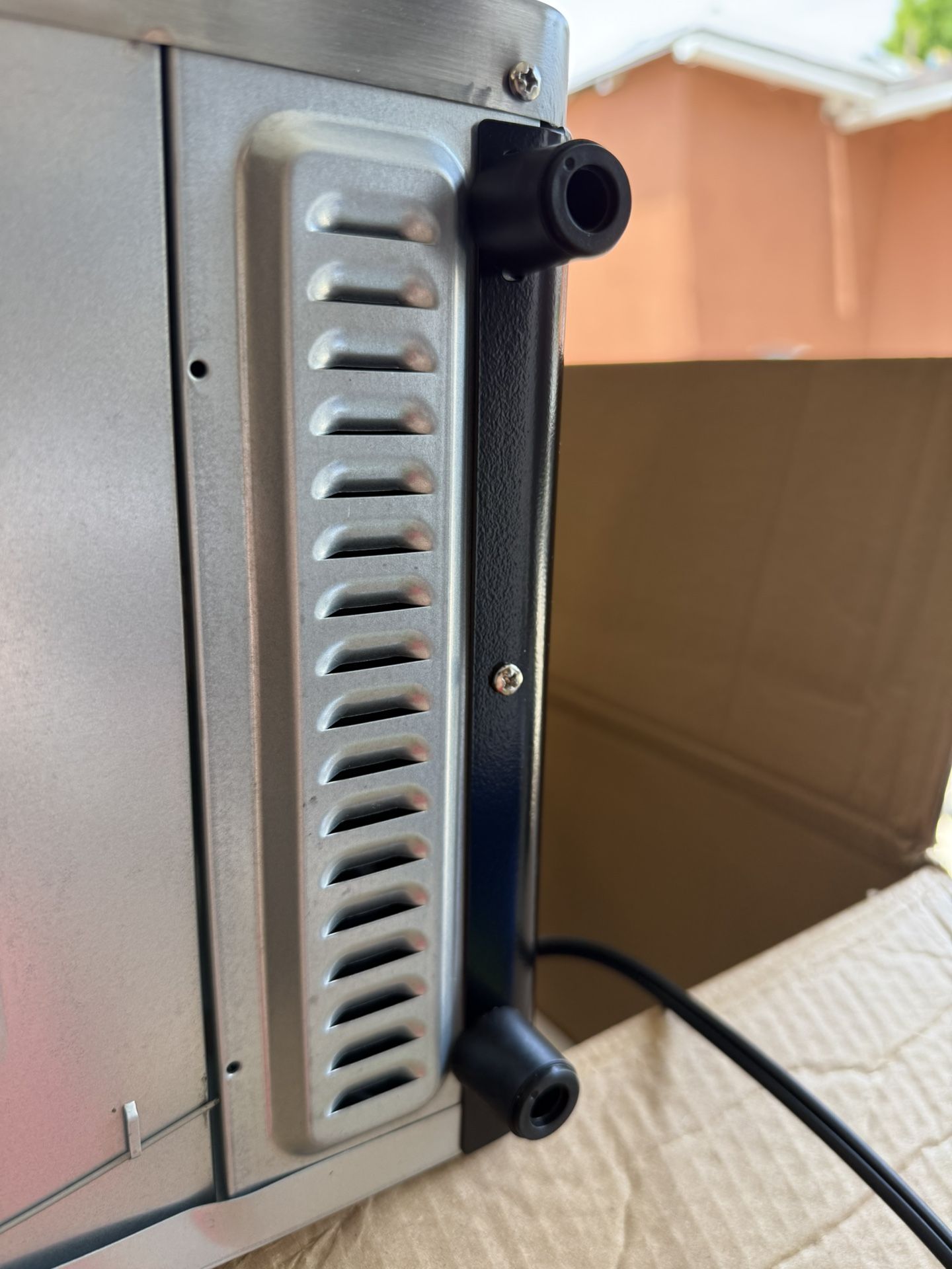 DANBY TOASTER OVEN (NEW LEGS BROKEN)1