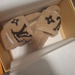 Lv SIZE 71/2 8 Womans 