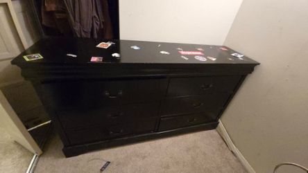 MOVE OUT SALE - Black 6 Drawer Dresser