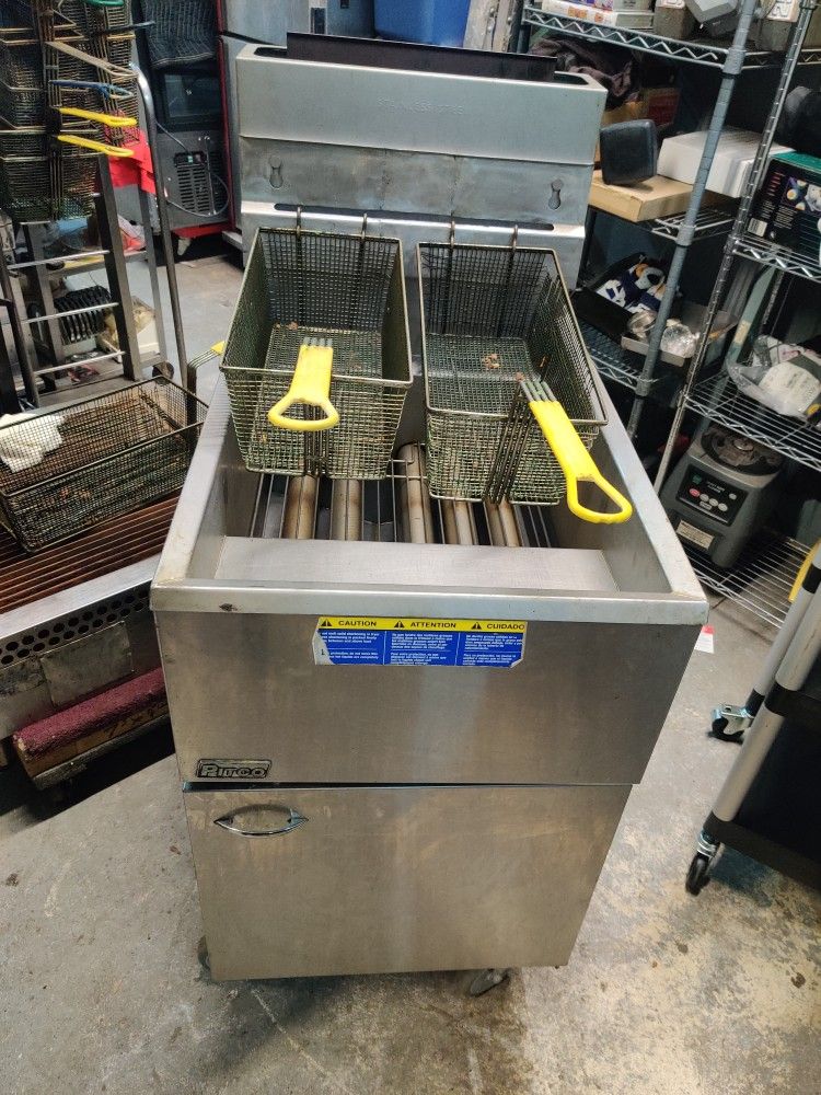 PITCO 65C+...80 LB GAS DEEP FRYER