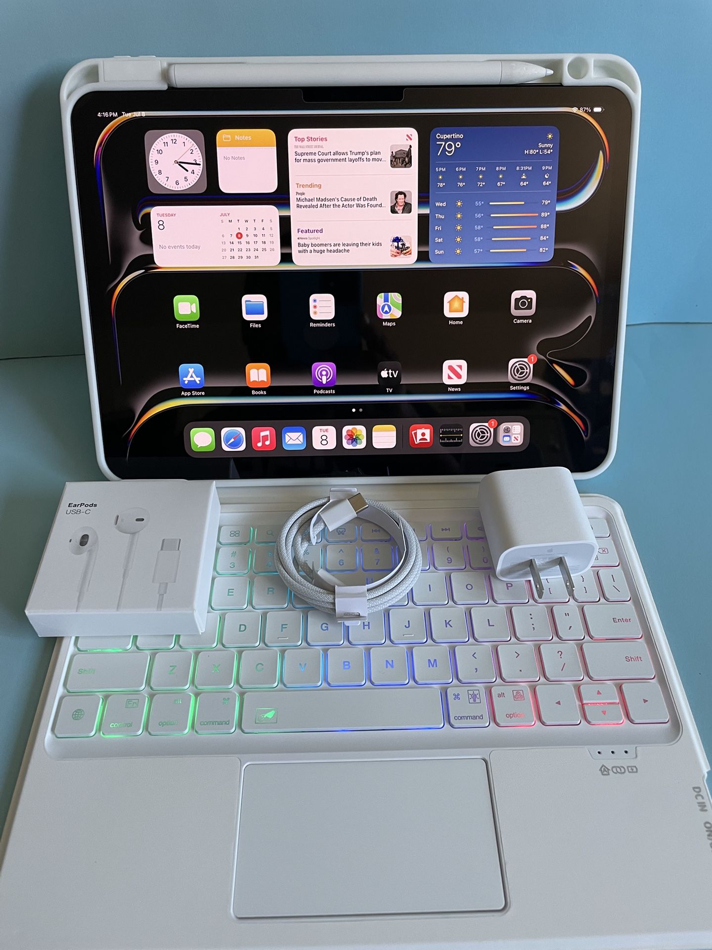 Apple IPad Pro 11” (M4 chip / 2024 Newest ) 256GB with keyboard, pen & Accessories (Warranty + )