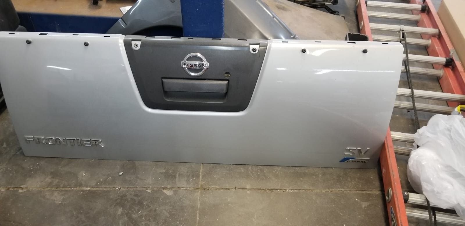 2014 2016 2017 2018 2019 Nissan Frontier Tailgate Part