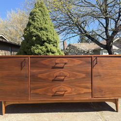 Krohler Mid Century Vintage Walnut And Rosewood Lowboy Credenza 