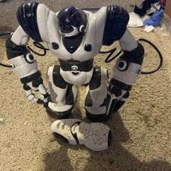 WowWee WowWee - Robosapien Robot with Remote Control