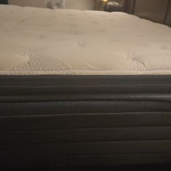 King Size Plush Pillow Top Mattress Set