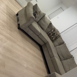 Room To Go Sectional