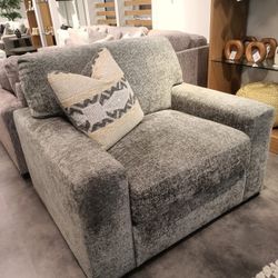 DunmorGraphite Oversized Chair
Ashley Furniture$10 Down Payment And Financing Available