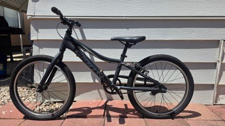 Giant XTC Jr Bike All Black
