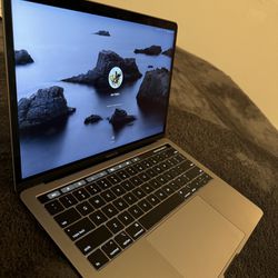 MacBook Pro (13-inch, 2019, Four Thunderbolt 4 ports)