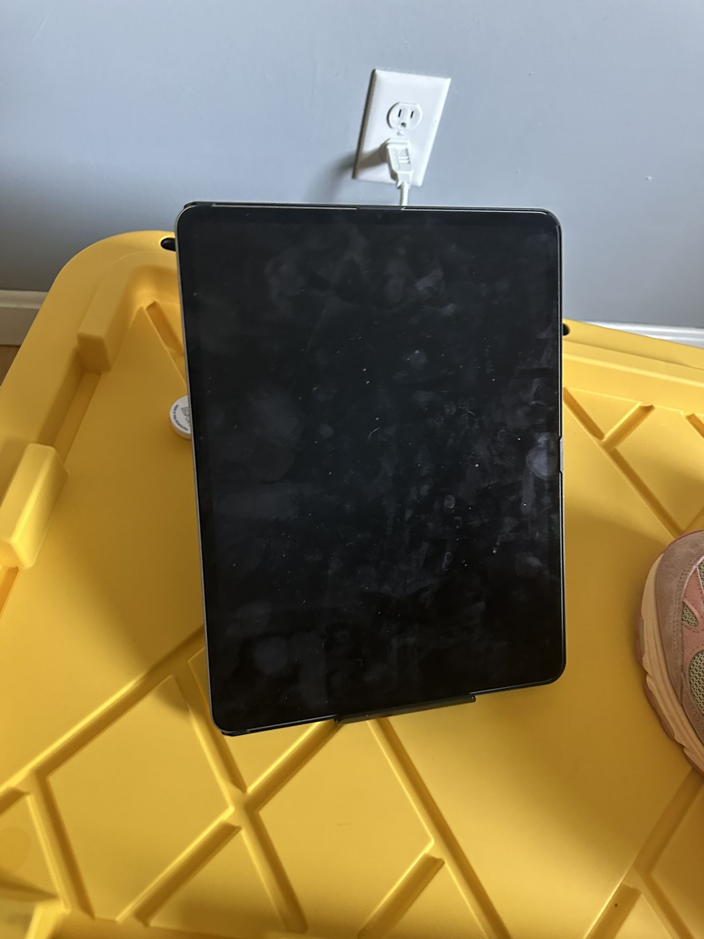 2022 Apple iPad Pro 12.9" (6th Gen) - Model MNXP3LL/A