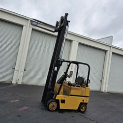 Caterpillar 5000 Lb Forklift Double Mast With side shift