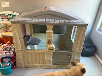 Kids play house