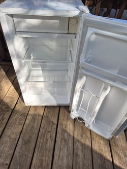 Manastin Compact Mini Refrigerator