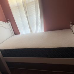 Camita Y Buró 