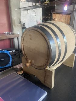 Medium/small WHISKEY barrel